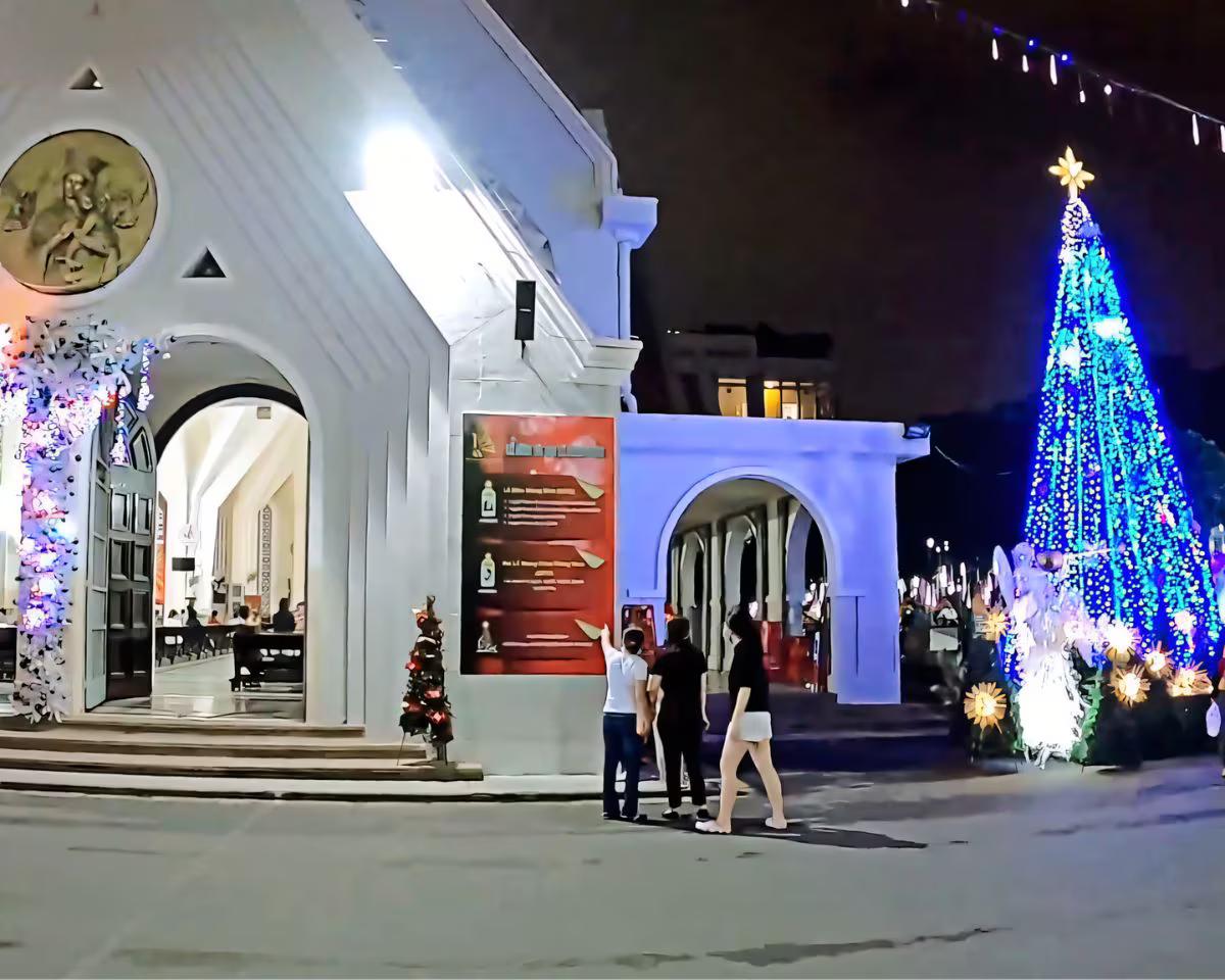 Hình ảnh Nhà thờ Dòng Chúa Cứu Thế Noel