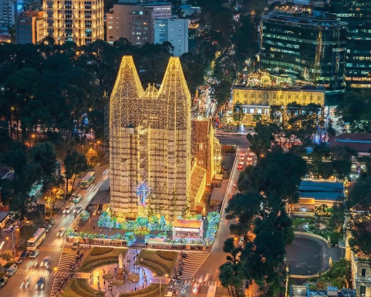 Check-in Noel Nhà Thờ Đức Bà Sài Gòn 2025