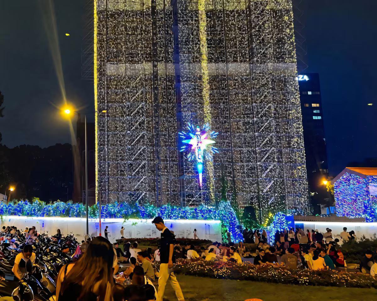 Hình ảnh Nhà thờ Đức Bà Noel