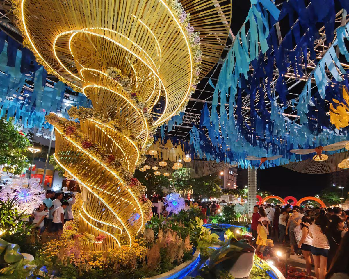 Hình ảnh Phố đi bộ Nguyễn Huệ Noel