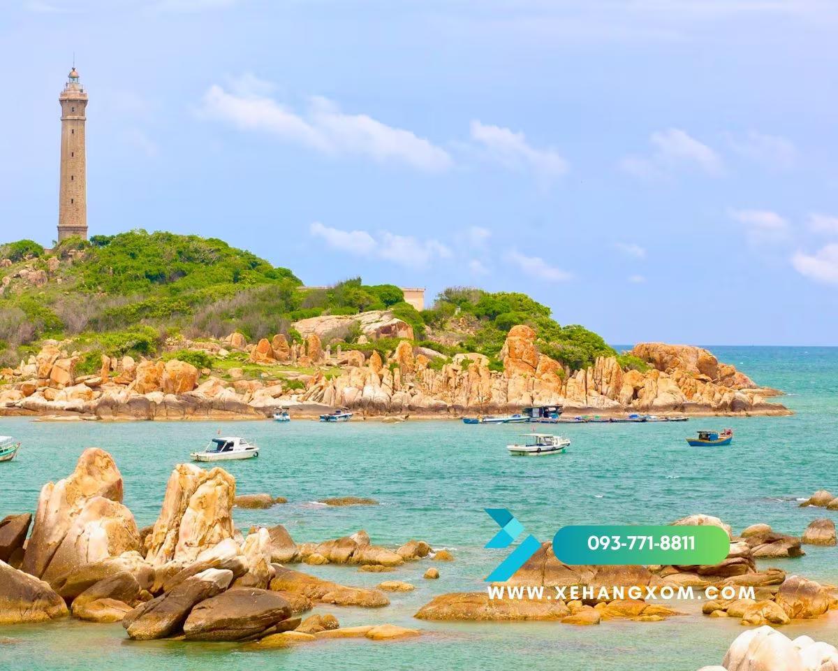Bãi biển Mũi Kê Gà Bình Thuận với ngọn hải đăng cổ, điểm dừng chân lý tưởng khi thuê xe tự lái đi Phan Thiết