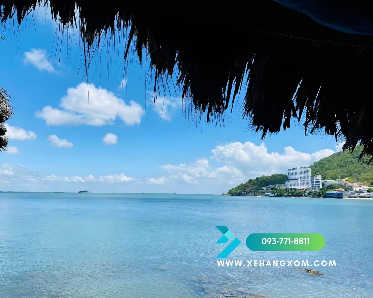 Du lịch Vũng Tàu dịp lễ 30/4 bằng xe ô tô tự lái thuê từ TPHCM - Bãi Sau đông vui.